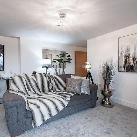 Luxurious River View Apartment With Terrace Worcester Eksteriør billede