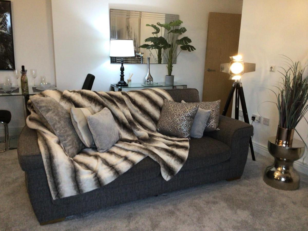 Luxurious River View Apartment With Terrace Worcester Eksteriør billede