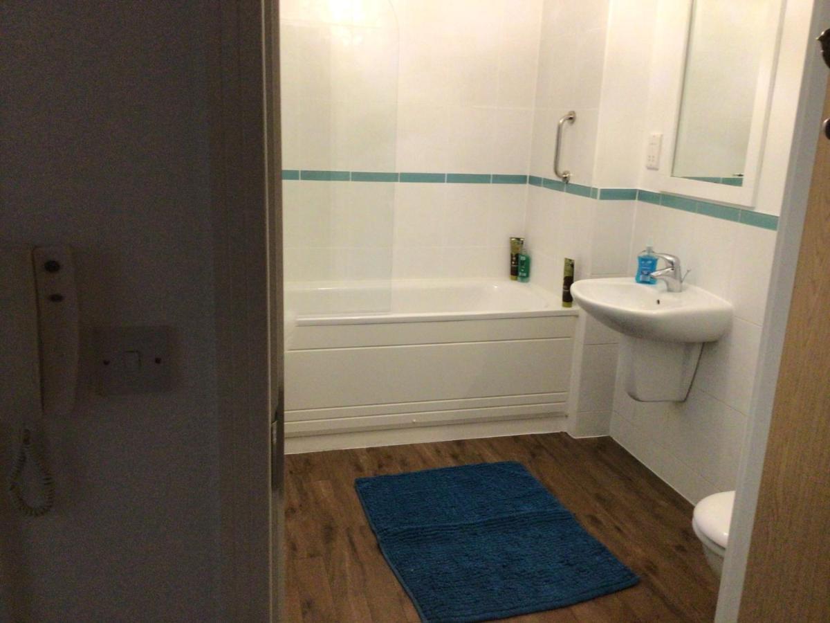 Luxurious River View Apartment With Terrace Worcester Eksteriør billede