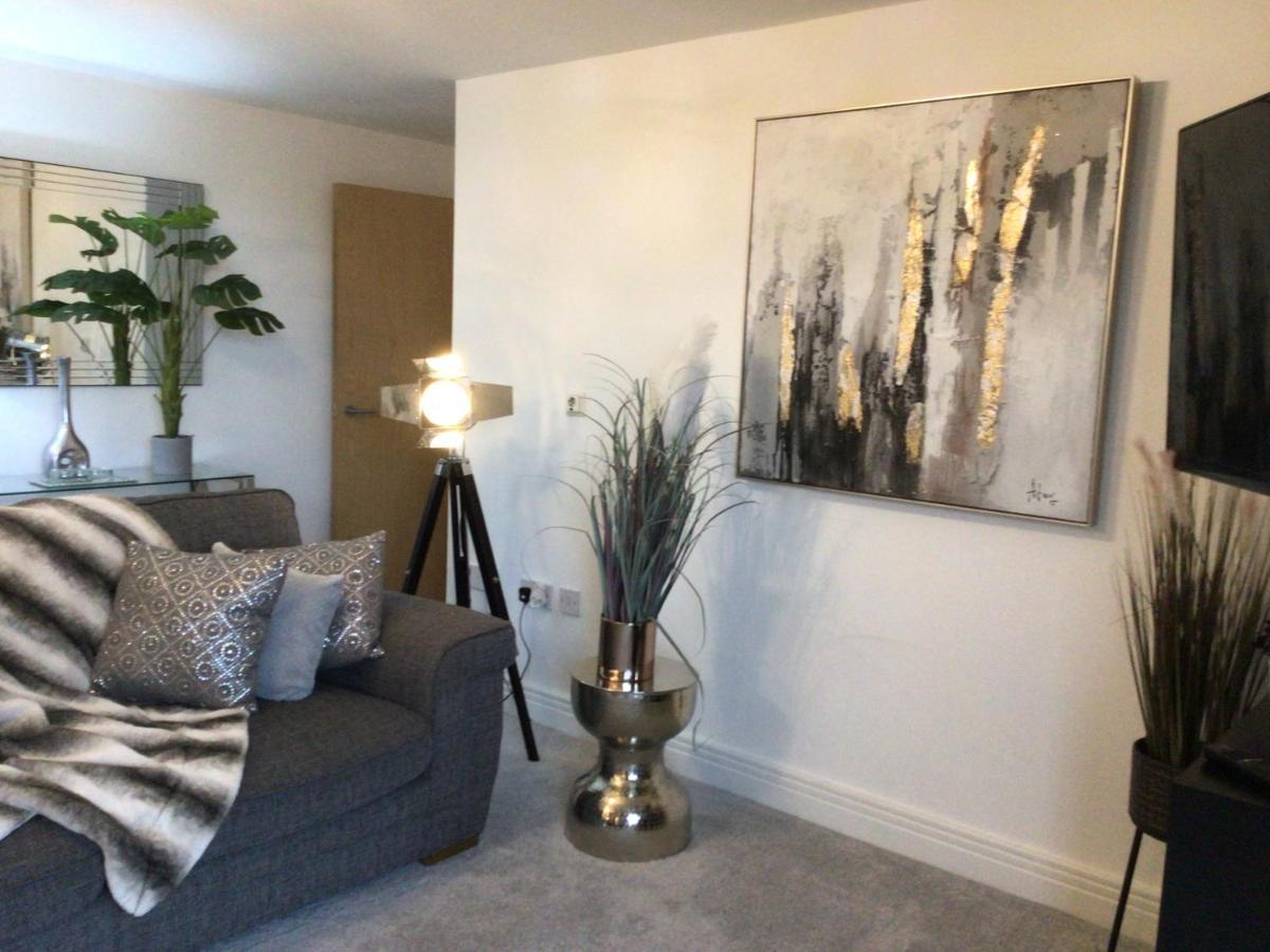 Luxurious River View Apartment With Terrace Worcester Eksteriør billede