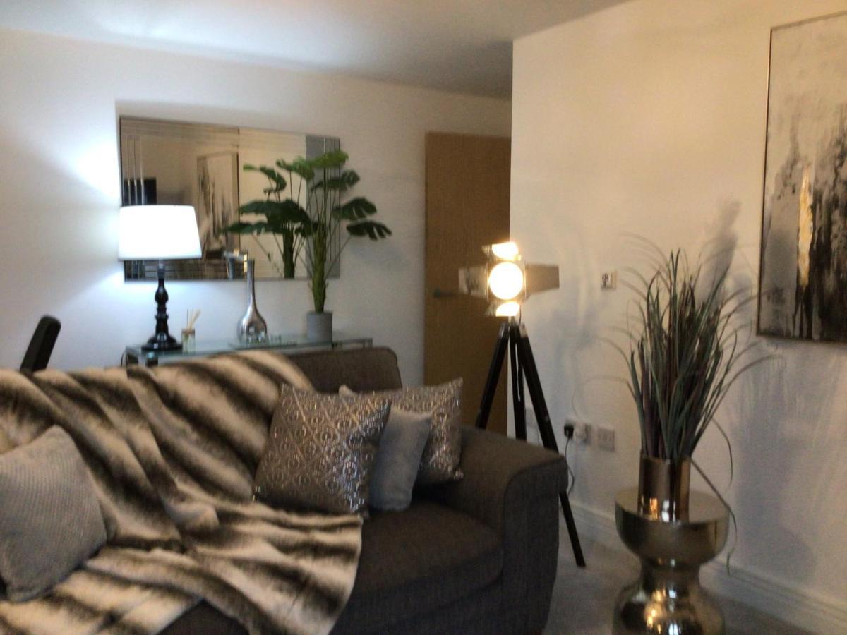 Luxurious River View Apartment With Terrace Worcester Eksteriør billede