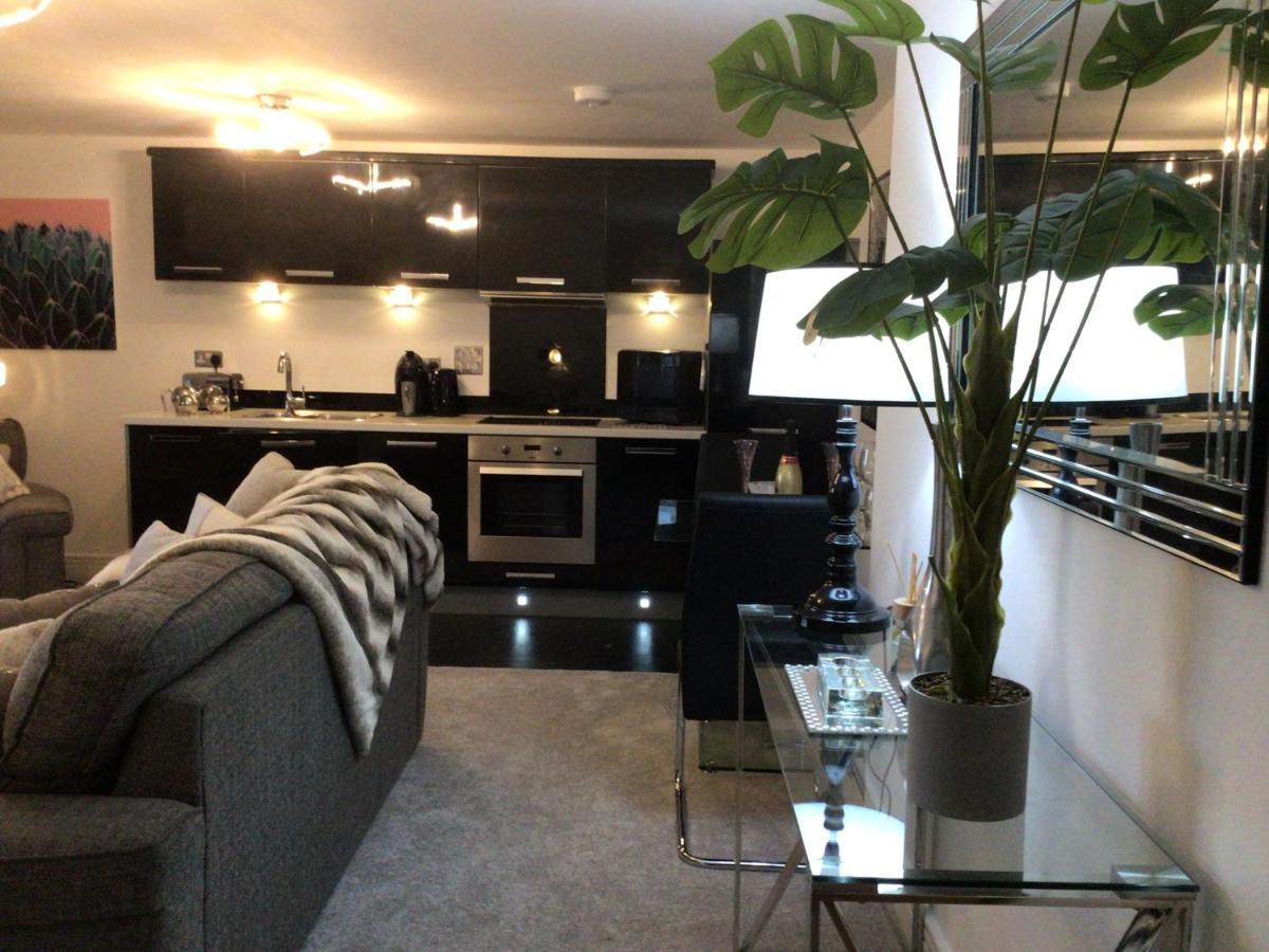 Luxurious River View Apartment With Terrace Worcester Eksteriør billede