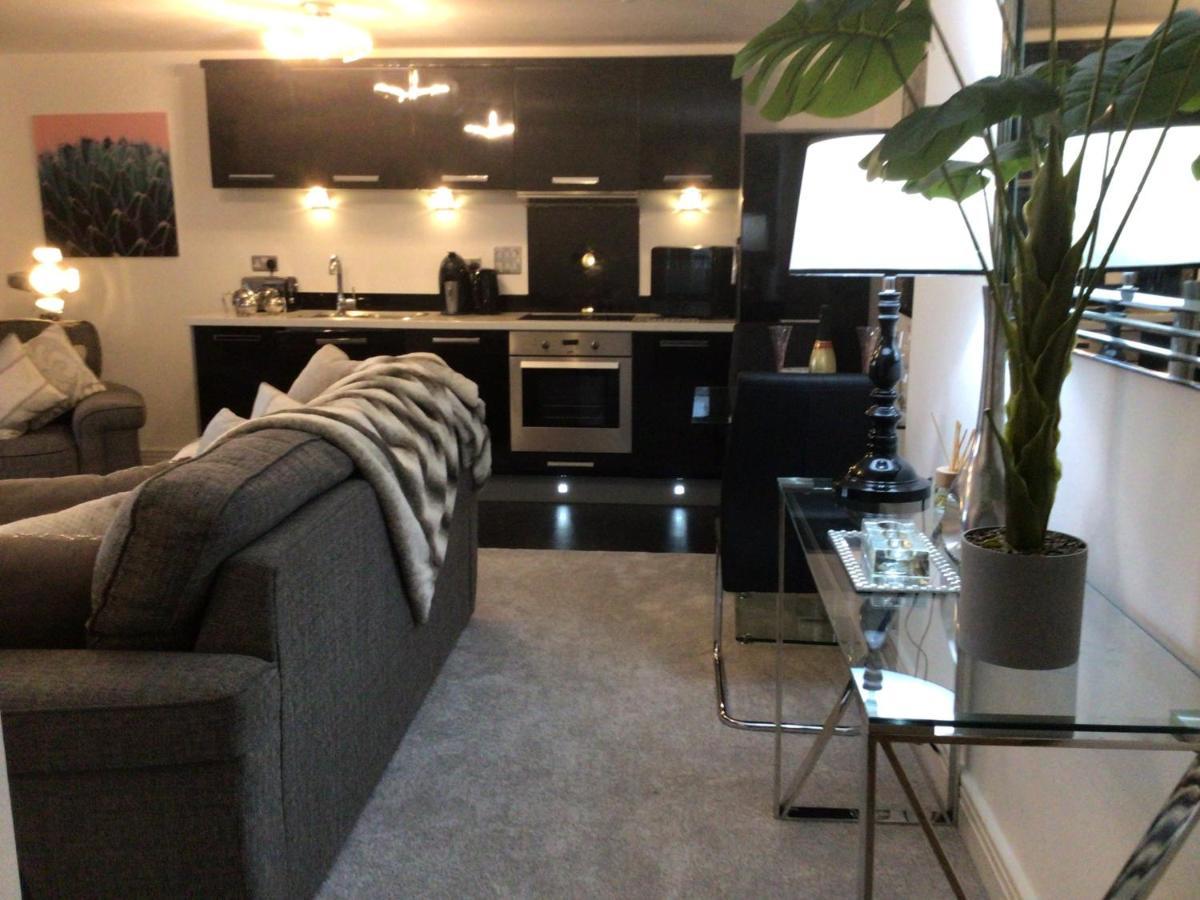 Luxurious River View Apartment With Terrace Worcester Eksteriør billede
