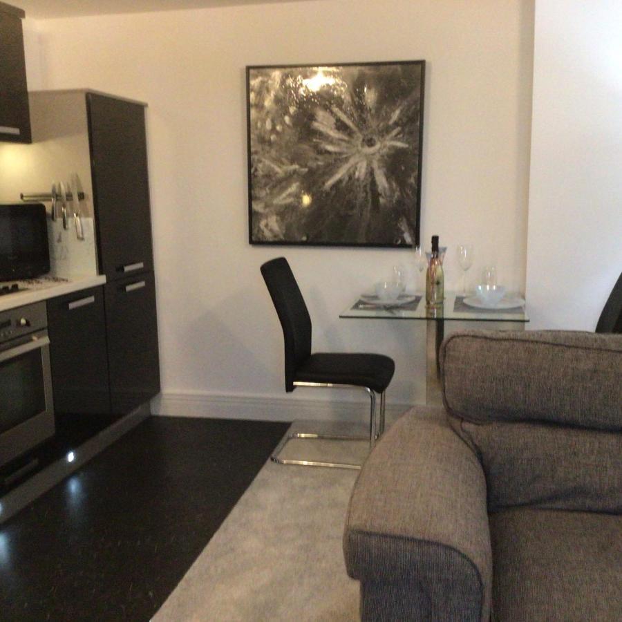 Luxurious River View Apartment With Terrace Worcester Eksteriør billede