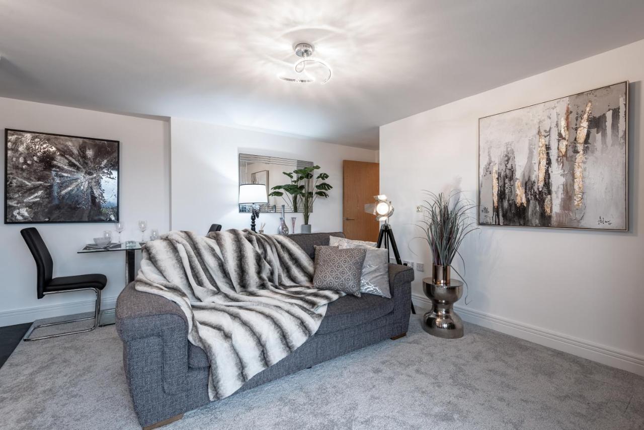 Luxurious River View Apartment With Terrace Worcester Eksteriør billede
