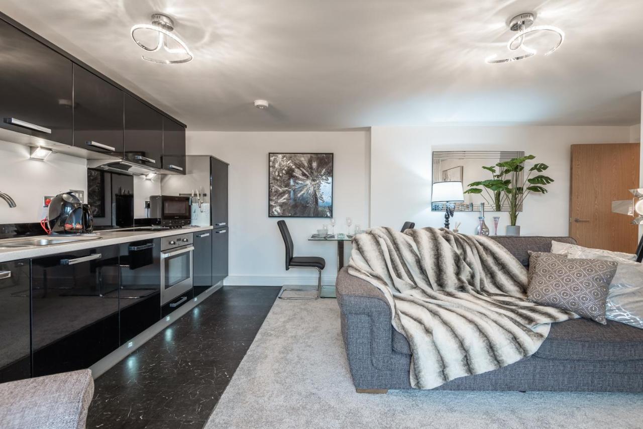 Luxurious River View Apartment With Terrace Worcester Eksteriør billede