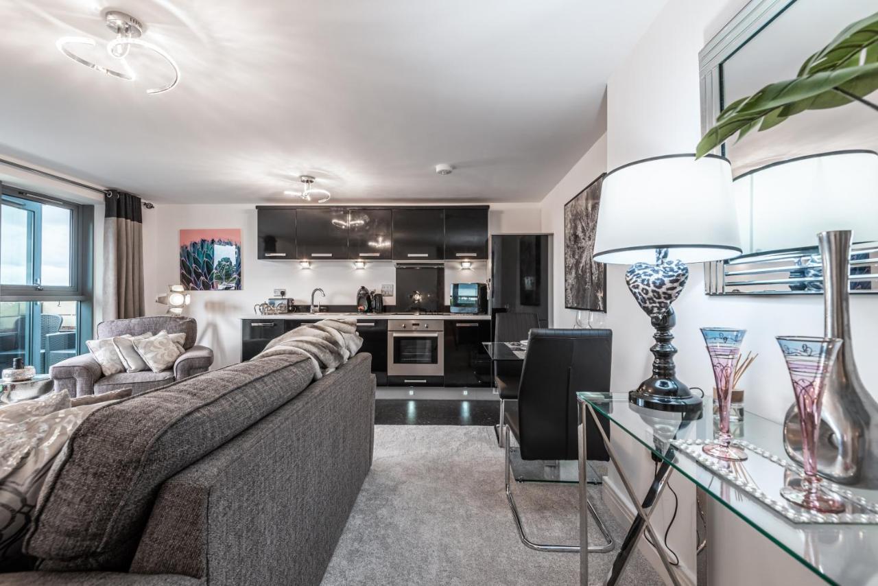 Luxurious River View Apartment With Terrace Worcester Eksteriør billede