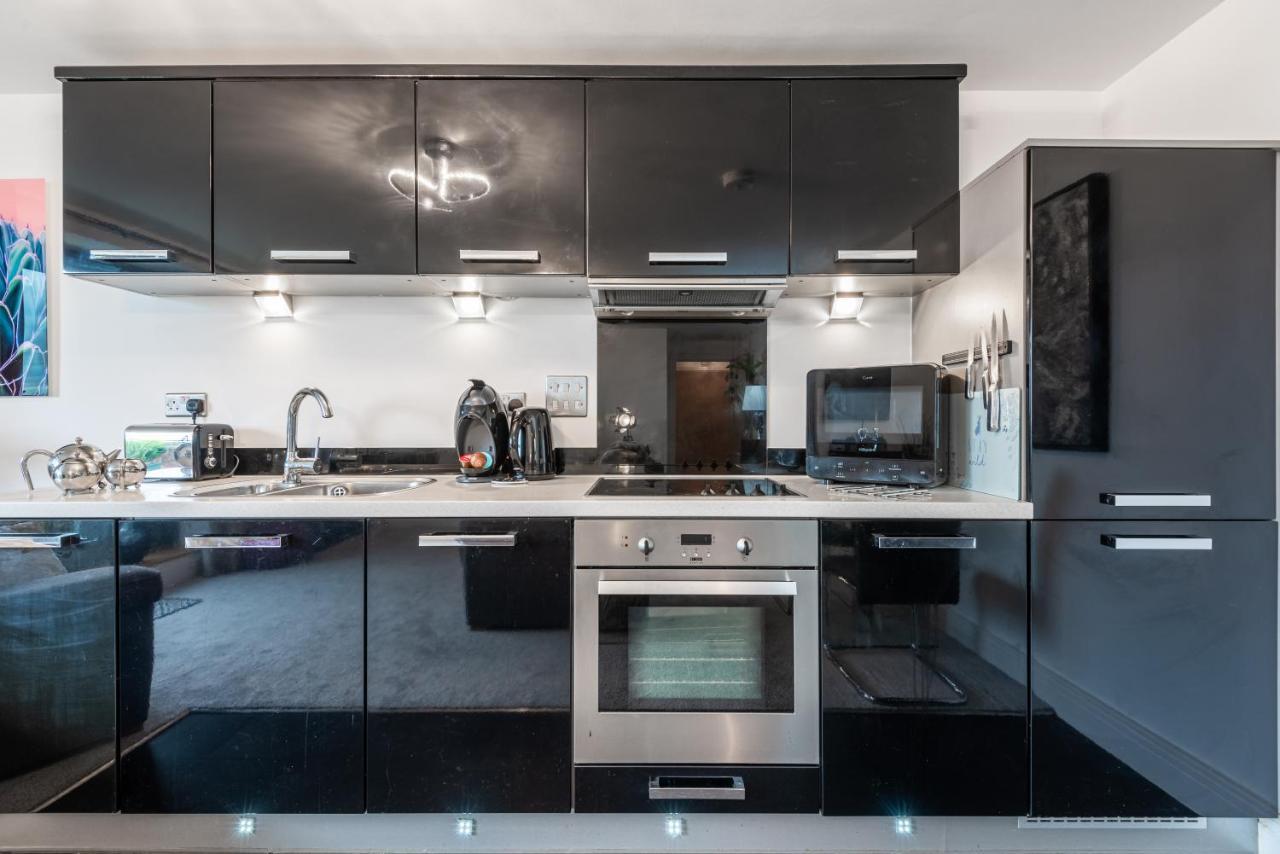 Luxurious River View Apartment With Terrace Worcester Eksteriør billede