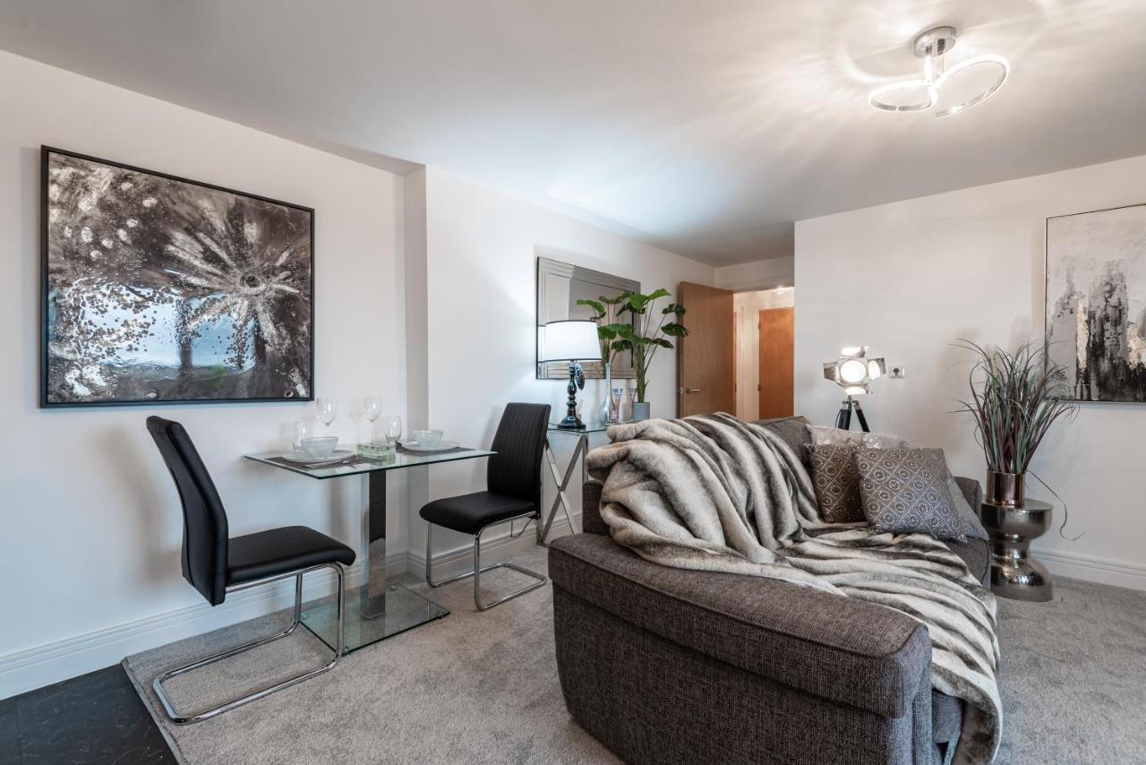 Luxurious River View Apartment With Terrace Worcester Eksteriør billede
