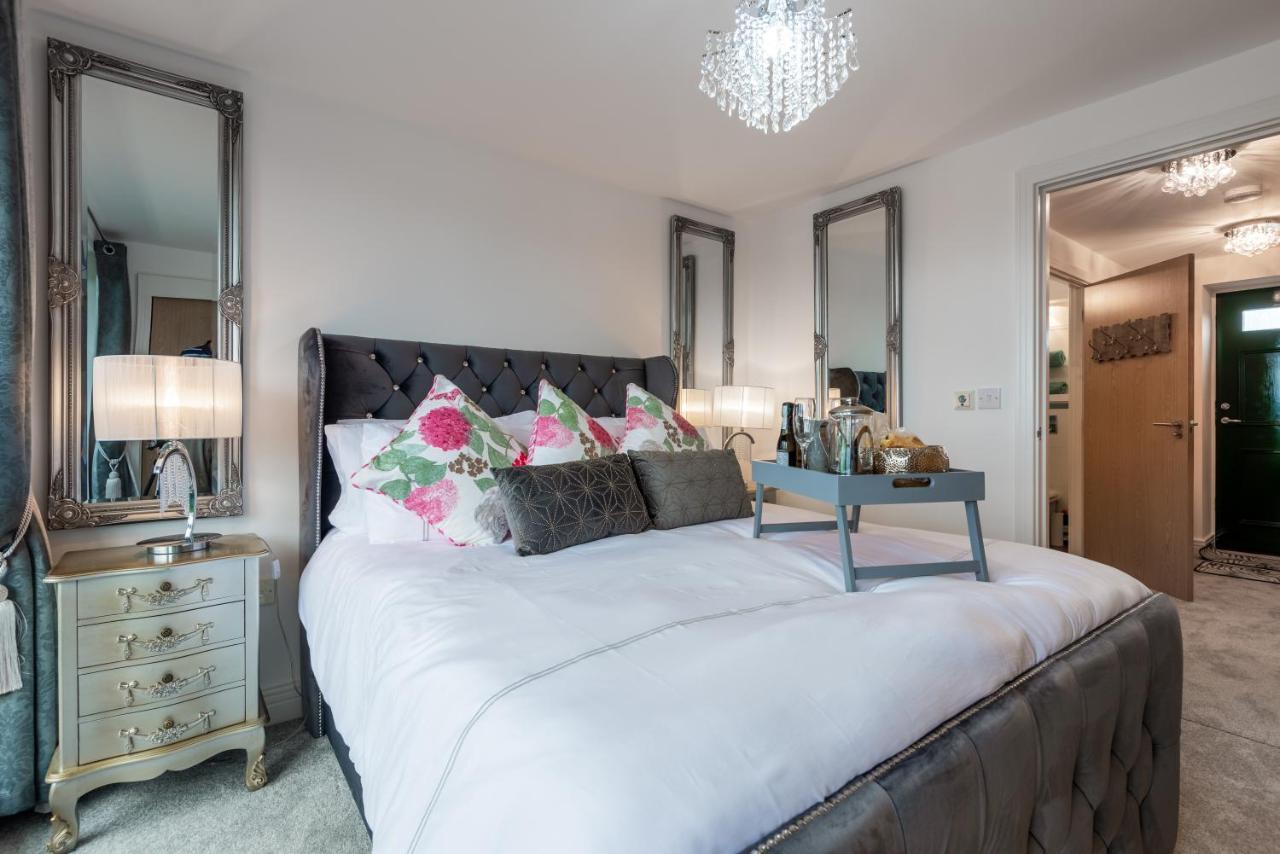 Luxurious River View Apartment With Terrace Worcester Eksteriør billede