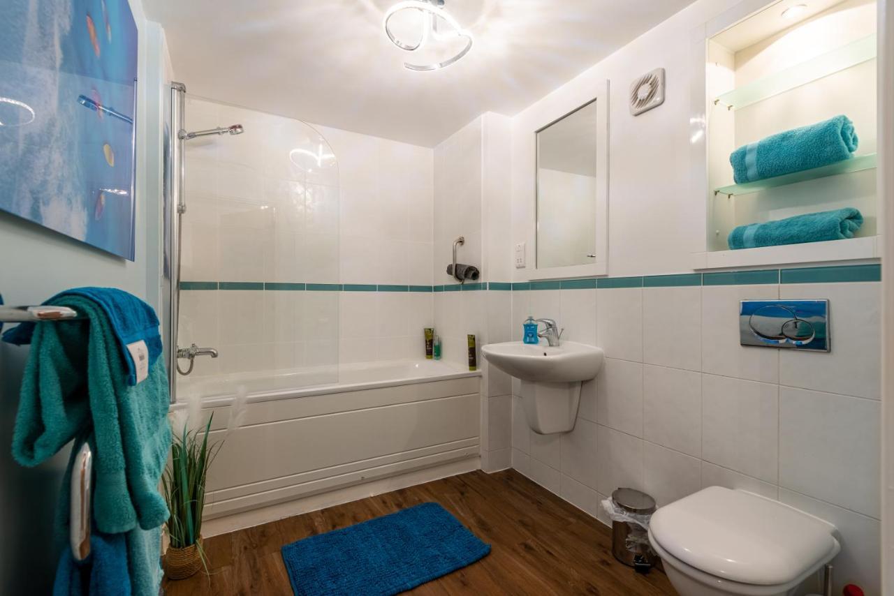 Luxurious River View Apartment With Terrace Worcester Eksteriør billede