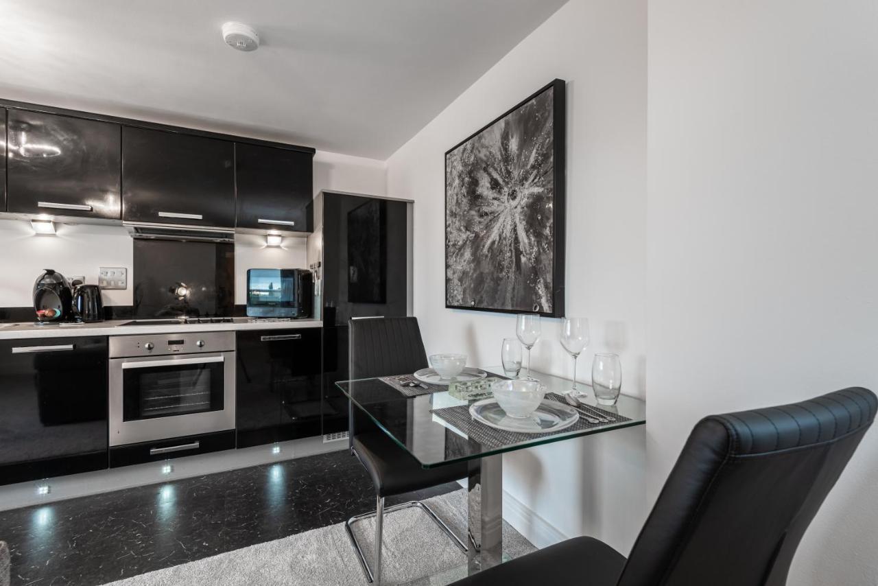 Luxurious River View Apartment With Terrace Worcester Eksteriør billede